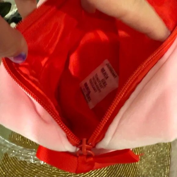 Charming Pink Pamper Yourself Bundle: Pink Powder Pouch-Glamnetics-Heart Socks - Picture 9 of 15